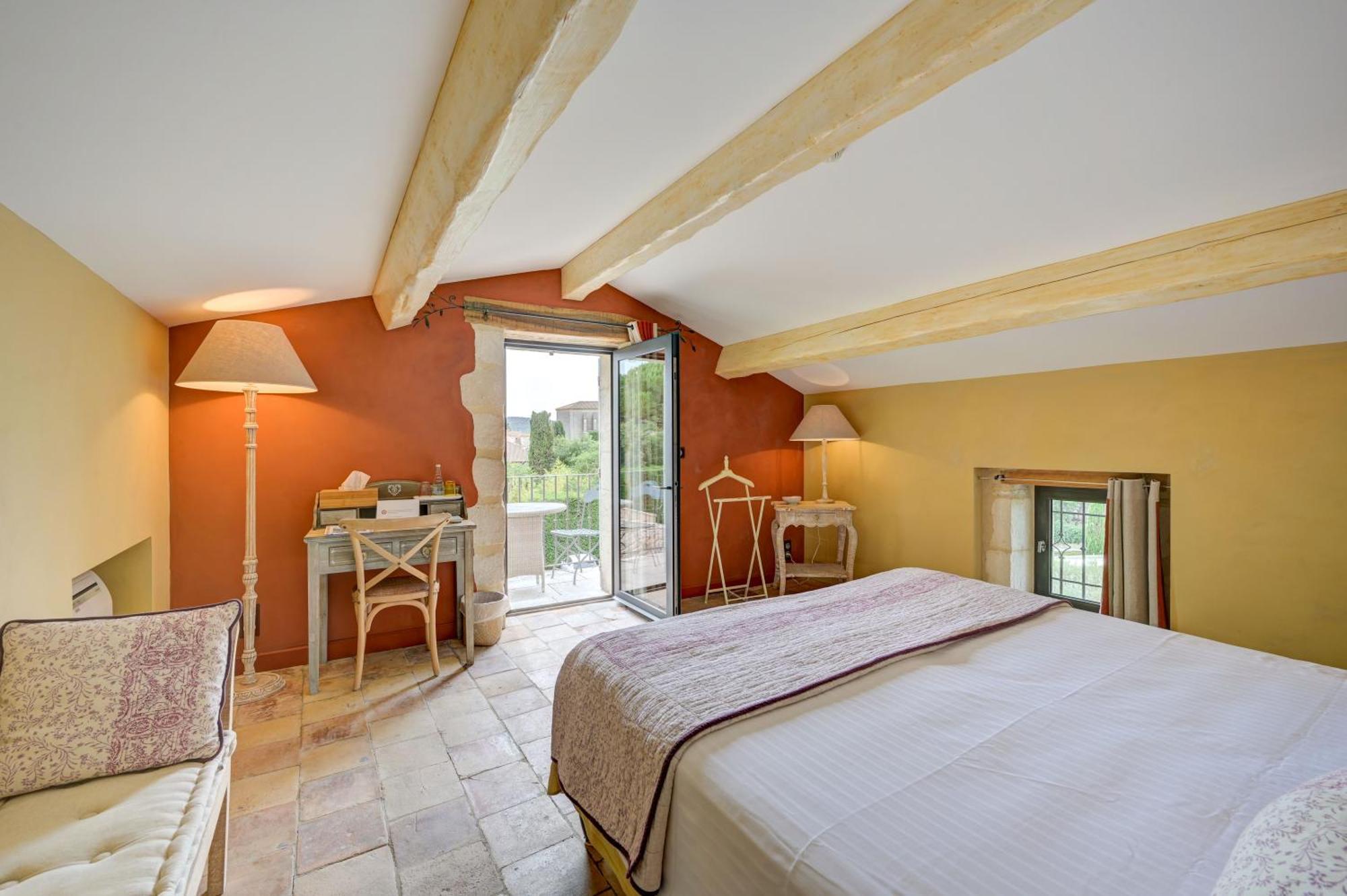 La Belle Vie Hotel Saint-Hilaire-d'Ozilhan Bagian luar foto