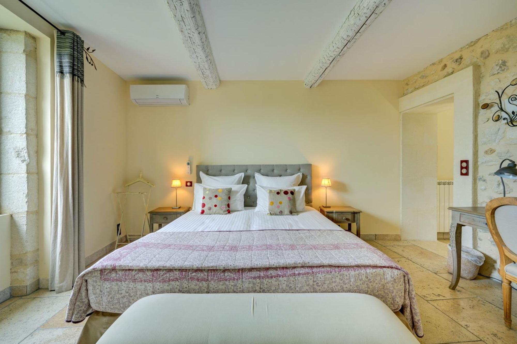 La Belle Vie Hotel Saint-Hilaire-d'Ozilhan Bagian luar foto