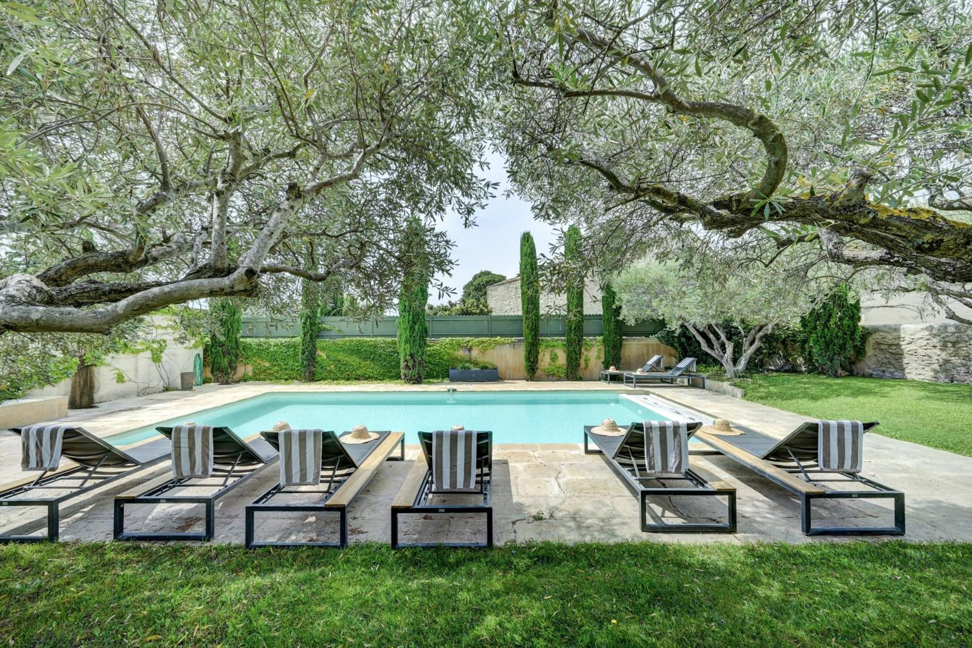 La Belle Vie Hotel Saint-Hilaire-d'Ozilhan Bagian luar foto