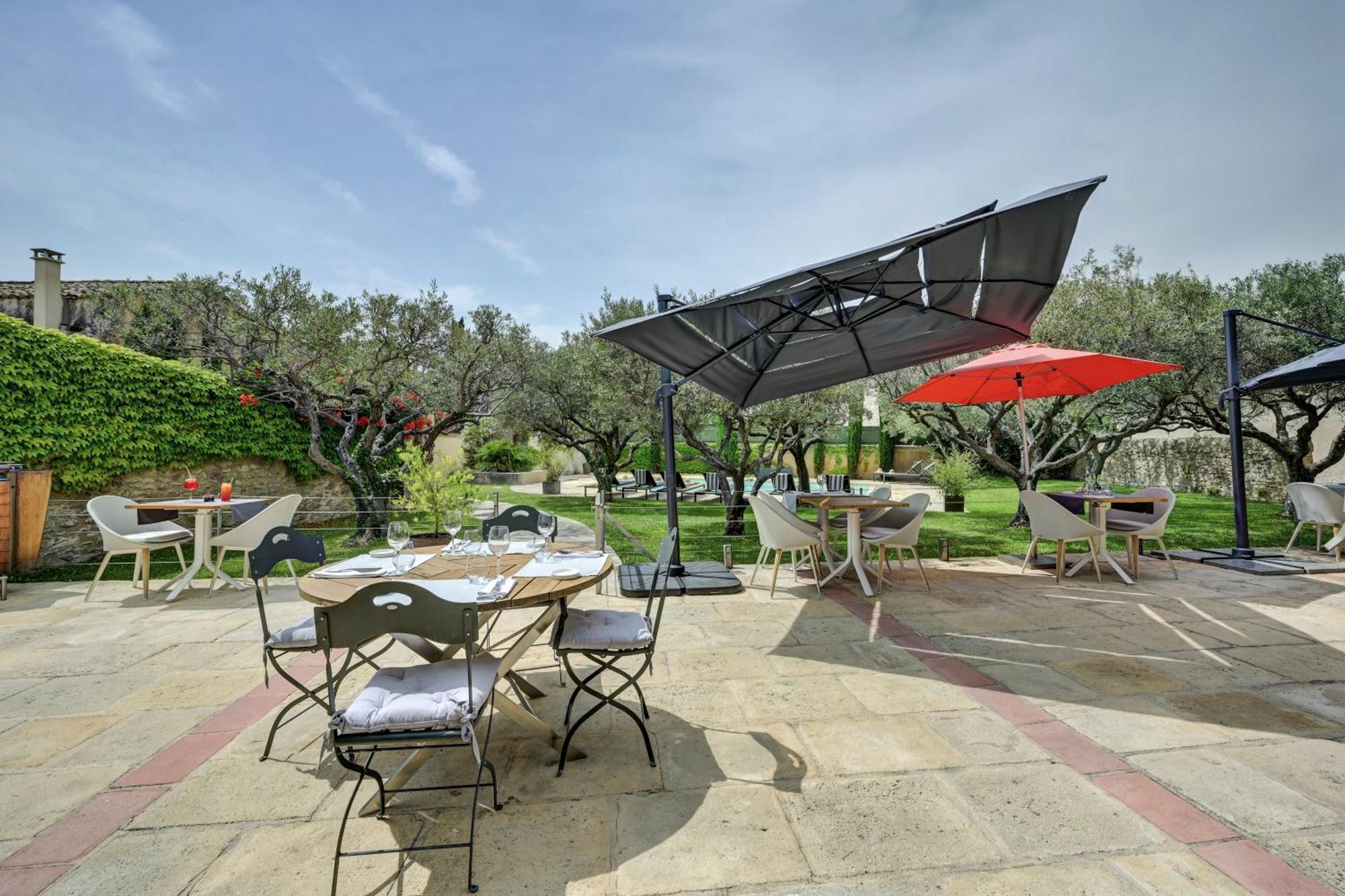 La Belle Vie Hotel Saint-Hilaire-d'Ozilhan Bagian luar foto