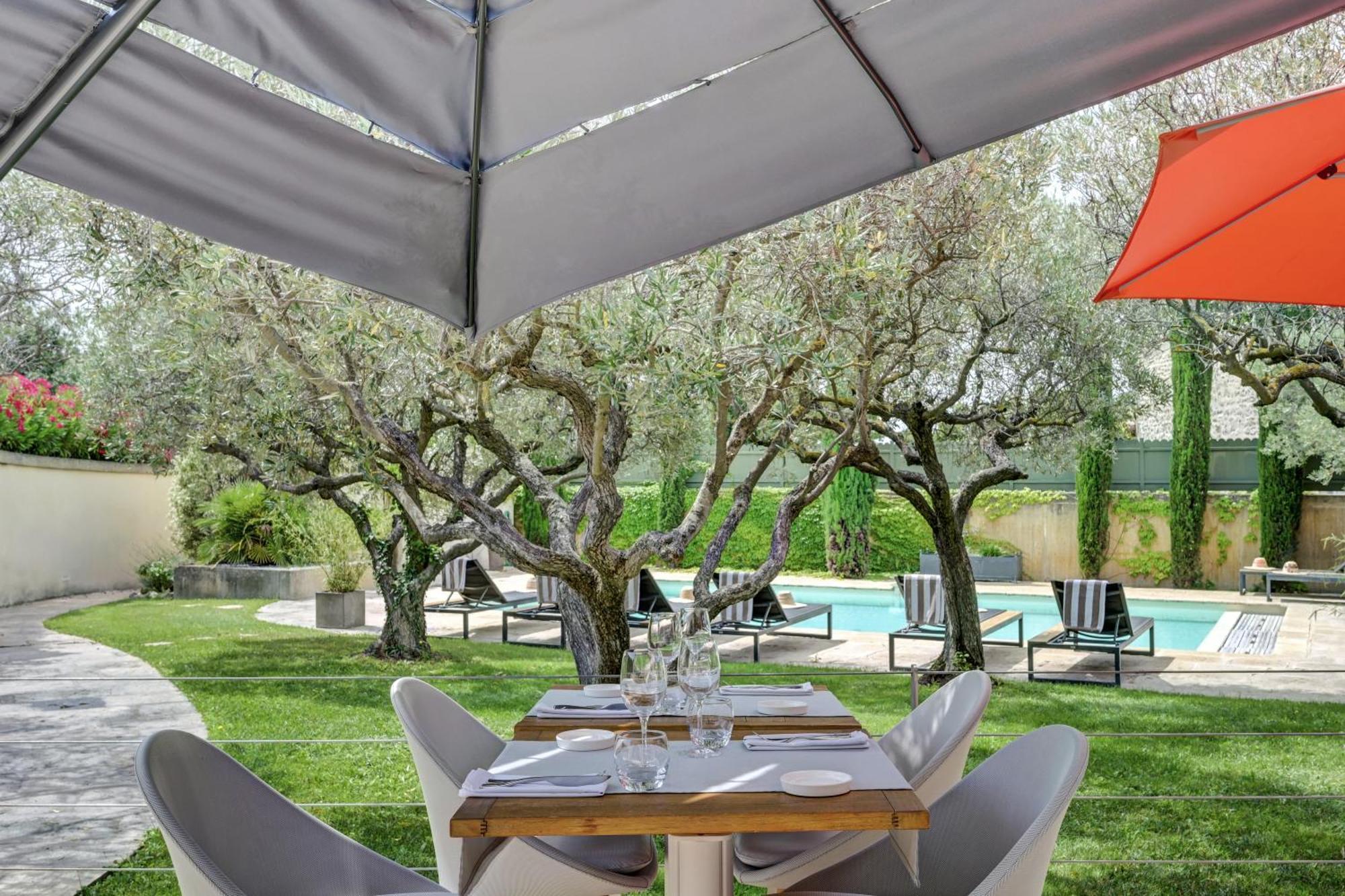 La Belle Vie Hotel Saint-Hilaire-d'Ozilhan Bagian luar foto