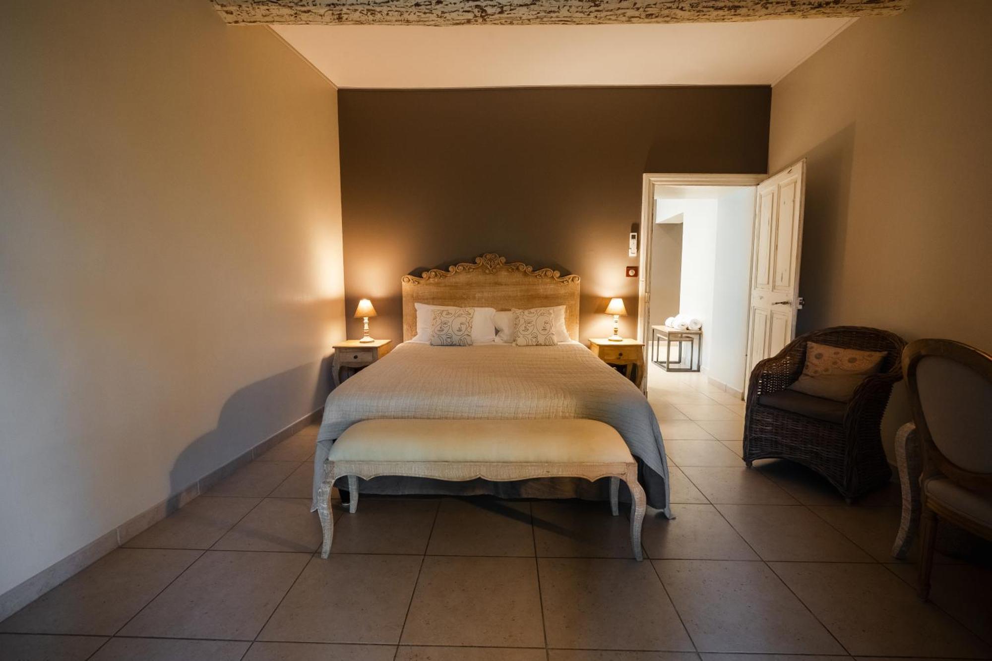 La Belle Vie Hotel Saint-Hilaire-d'Ozilhan Bagian luar foto